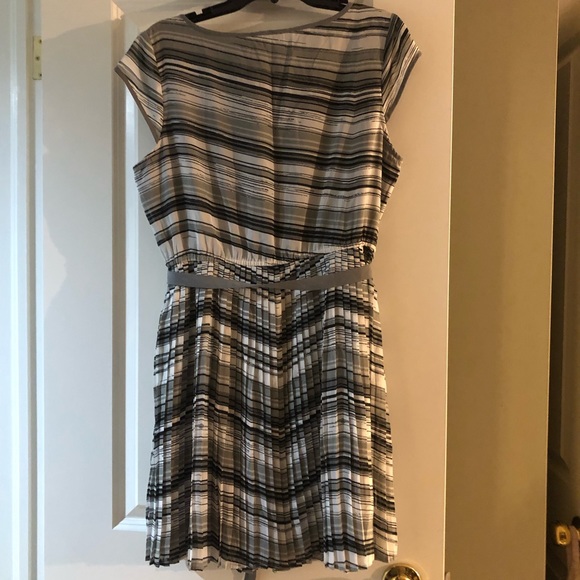 Ricki’s grey, white, & black striped dress with pleat skirt NWT - Picture 4 of 4
